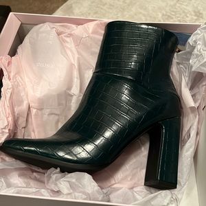 Just Fab Croc 🐊 mini Boots